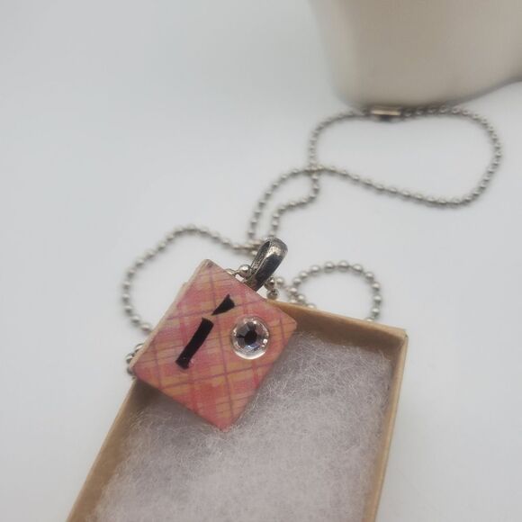 Scrabble necklace initial I‎ customized - Picture 1 of 3